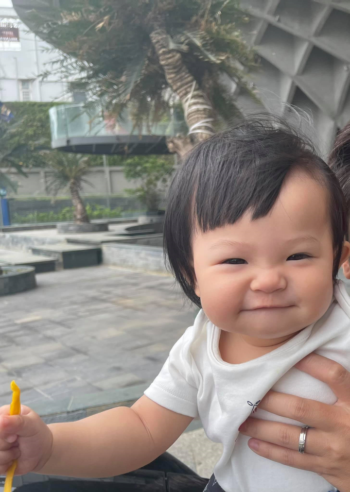 Loạt ảnh đáng yêu của con gái Cường 'Đô La' - Đàm Thu Trang - 15