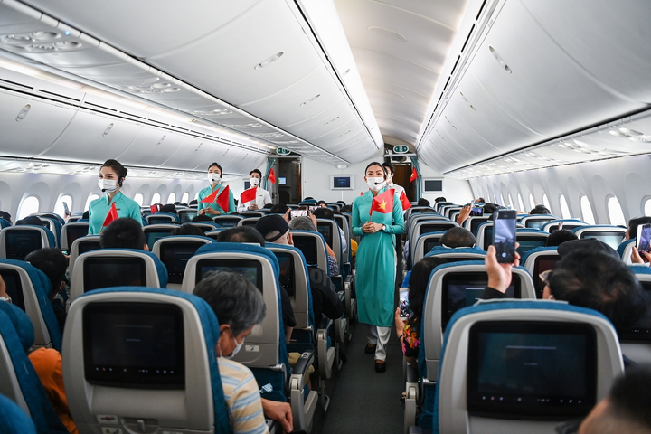 Vietnam Airlines tưng bừng kỷ niệm ngày 30/4 trên các chuyến bay - 8