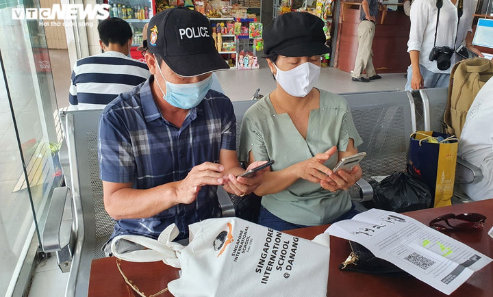 Ảnh: Người dân tấp nập về quê, bến xe, ga tàu, sân bay Đà Nẵng chật kín - 8