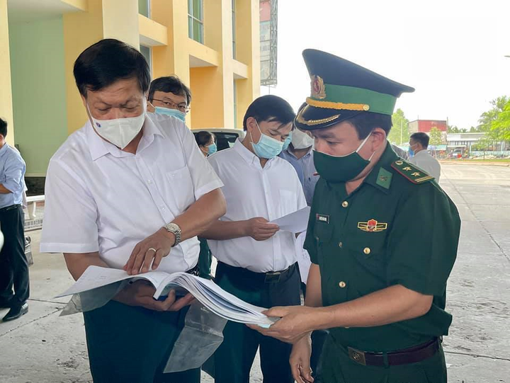 Hà Nội ghi nhận F1 của ca dương tính với SARS-CoV-2 ở Hà Nam - 1