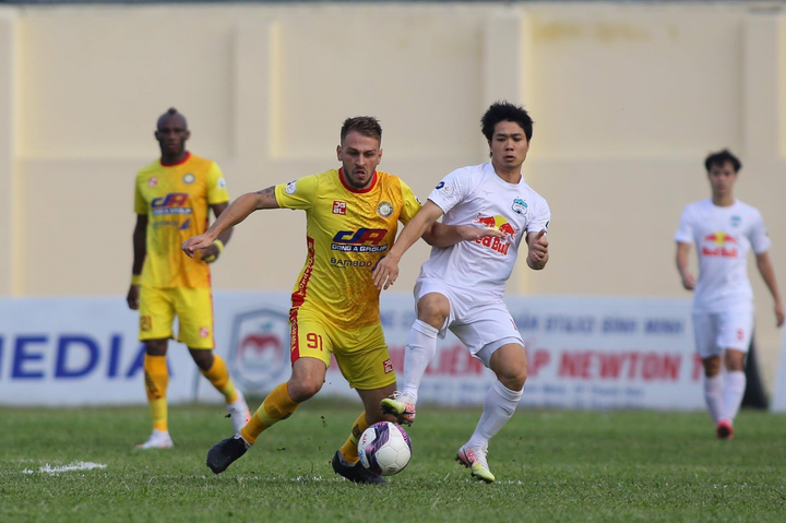 Hoãn toàn bộ 7 trận đấu ở vòng 13 V-League - 1