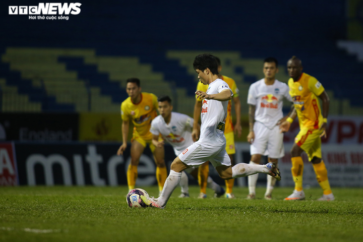 CĐV leo nóc nhà xem CLB Thanh Hóa đấu HAGL - 8