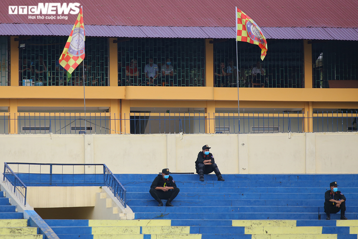 CĐV leo nóc nhà xem CLB Thanh Hóa đấu HAGL - 2