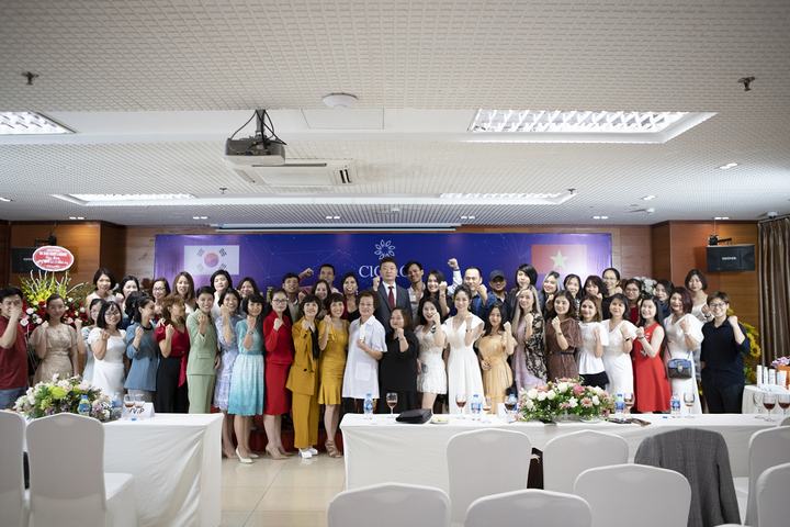 Doanh nhân Trâm Tạ ra mắt kem chống nắng Hàn Quốc CICIRO thế hệ mới - 1