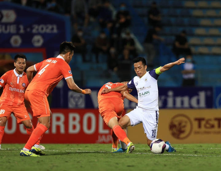 Vòng 11 V-League: HAGL củng cố ngôi đầu, Hà Nội FC xuống nhóm đua trụ hạng - 3