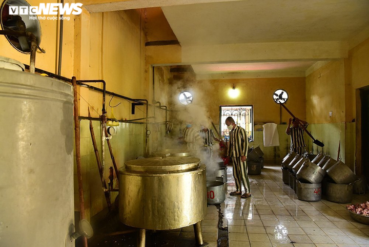 Ảnh: Bữa cơm đặc biệt của phạm nhân trong ngày lễ 30/4 - 3