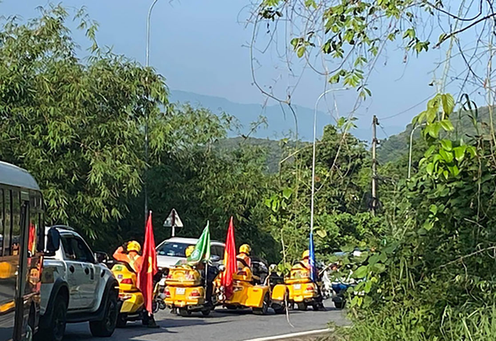 Tắc nghẽn đèo Bảo Lộc hơn 10km, đường lên Đà Lạt kẹt cứng - 1