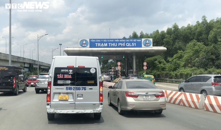 Từ TP.HCM đi Vũng Tàu mất 6 tiếng, trạm thu phí quốc lộ 51 đang xả trạm - 2