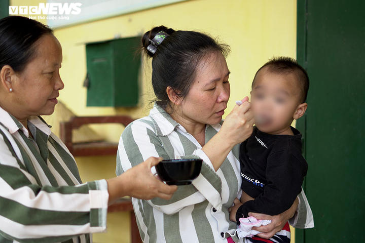 Nhà trẻ đặc biệt của những em bé sinh ra trong trại giam - 9