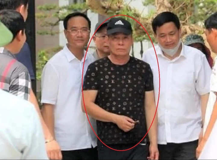 Công an Nghệ An lý giải lý do không còng tay kẻ bắn chết 2 người - 1