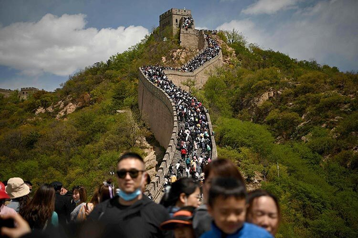 Biển người 'lấp kín' các điểm du lịch ở Trung Quốc kỳ nghỉ lễ - 1