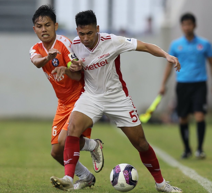 Ghi bàn phút 93, CLB Viettel bám sát HAGL - 1