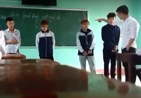 Bắc Giang: Tạm ngừng giảng dạy thầy giáo tát, đá học sinh - 1