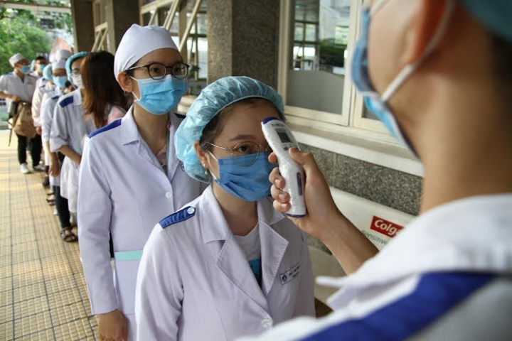 Toàn bộ giáo viên, học sinh ở TP.HCM từ mai phải khai báo y tế - 1