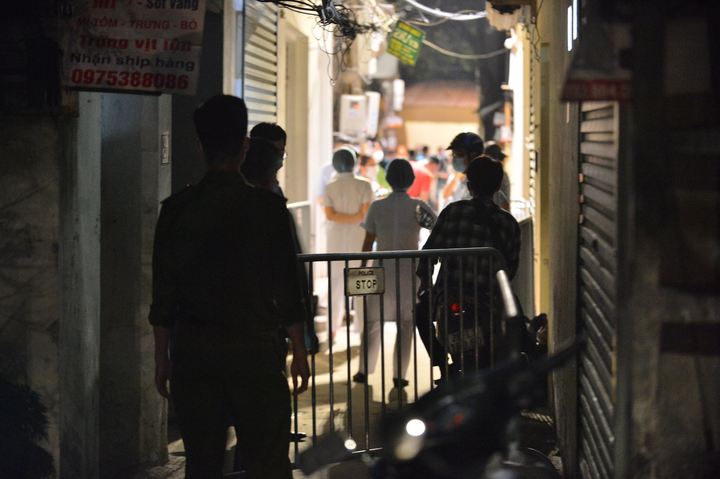 Hà Nội phong tỏa ngõ 86 Phú Kiều sau khi có ca dương tính với SARS-CoV-2 - 2