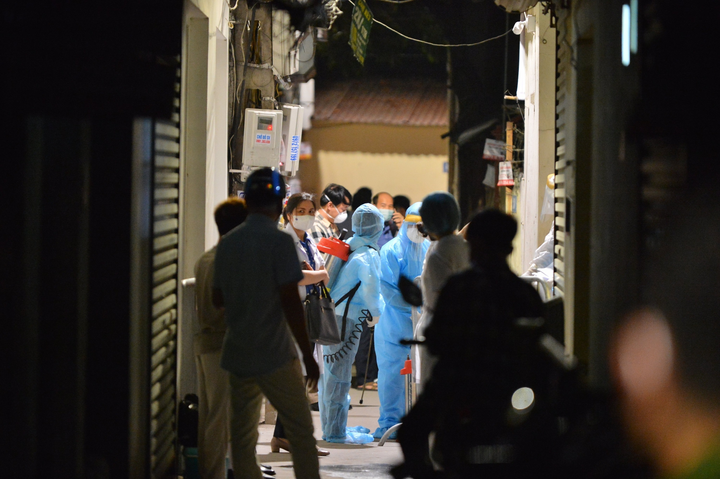 Hà Nội phong tỏa ngõ 86 Phú Kiều sau khi có ca dương tính với SARS-CoV-2 - 3