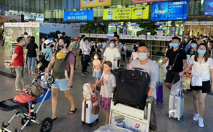 Sân bay, bến xe, bến phà ở TP.HCM thông thoáng ngày cuối kỳ nghỉ lễ - 2