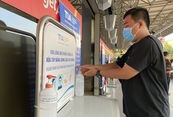 Sân bay, bến xe, bến phà ở TP.HCM thông thoáng ngày cuối kỳ nghỉ lễ - 8