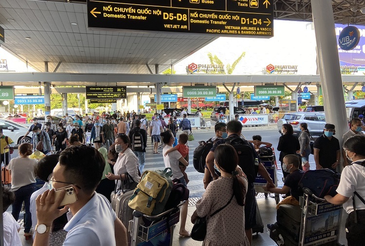Sân bay, bến xe, bến phà ở TP.HCM thông thoáng ngày cuối kỳ nghỉ lễ - 4