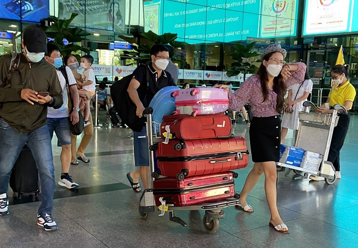 Sân bay, bến xe, bến phà ở TP.HCM thông thoáng ngày cuối kỳ nghỉ lễ - 3