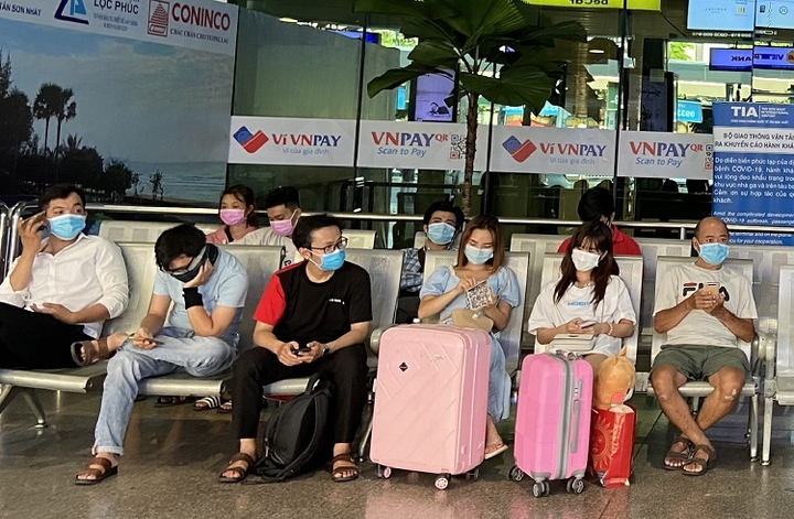 Sân bay, bến xe, bến phà ở TP.HCM thông thoáng ngày cuối kỳ nghỉ lễ - 5