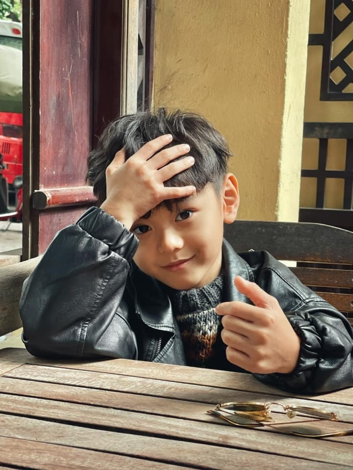 Khéo sinh như Trà My Idol: Anh hai là bản sao của mẹ, bé út hóm hỉnh giống ba - 6