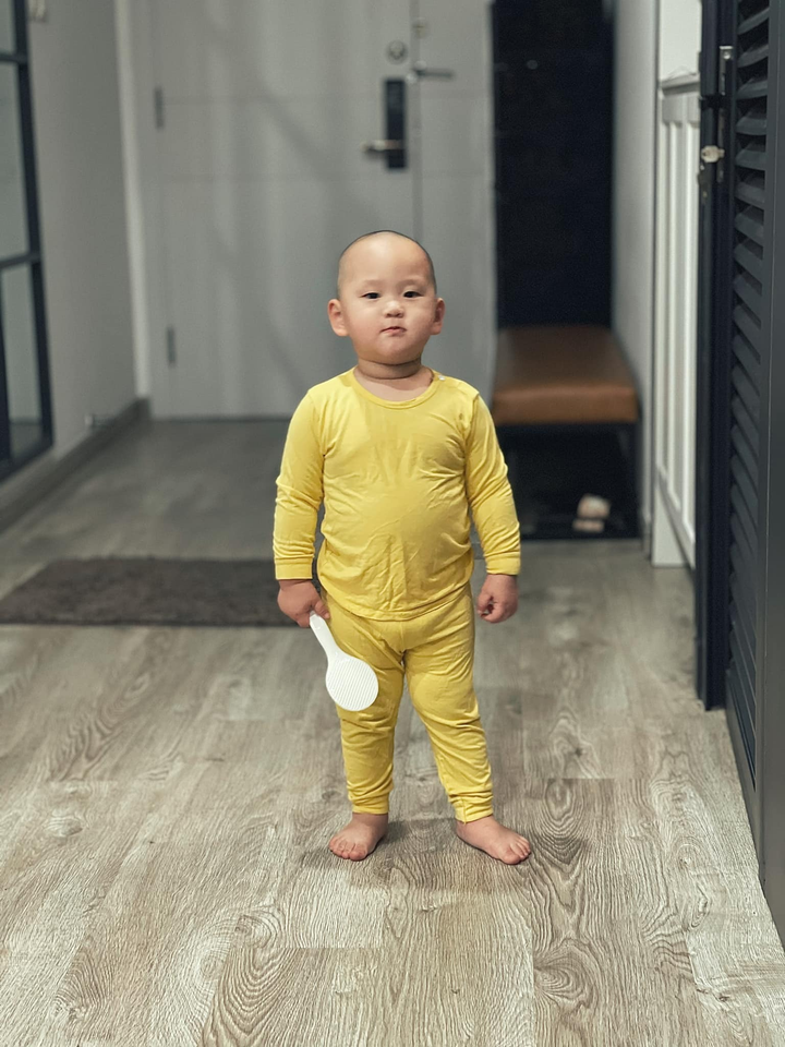 Khéo sinh như Trà My Idol: Anh hai là bản sao của mẹ, bé út hóm hỉnh giống ba - 9