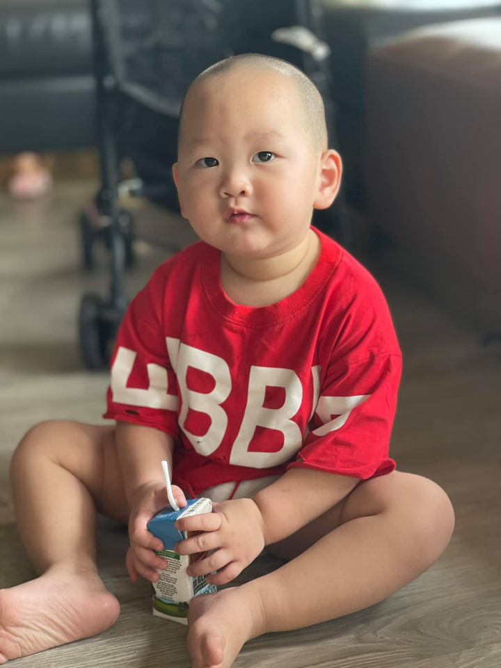 Khéo sinh như Trà My Idol: Anh hai là bản sao của mẹ, bé út hóm hỉnh giống ba - 10