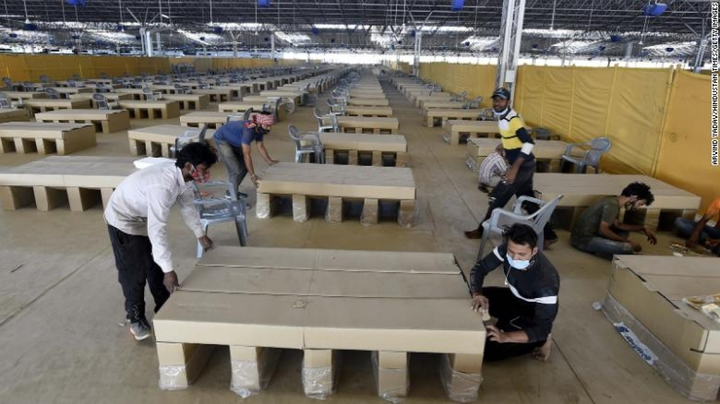 Bệnh nhân COVID-19 tại Ấn Độ: Nằm giường giấy, mòn mỏi chờ oxy và thuốc chữa - 2