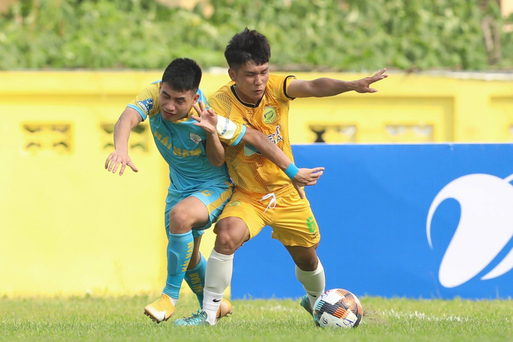 Khai mạc giải Hạng Nhì 2021: HLV Quốc Vượng giành điểm đầu tay - 1