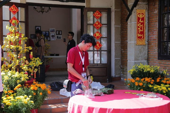 Hoàng Văn Tình: Bàn tay cần cù sau mỗi thước phim - 1