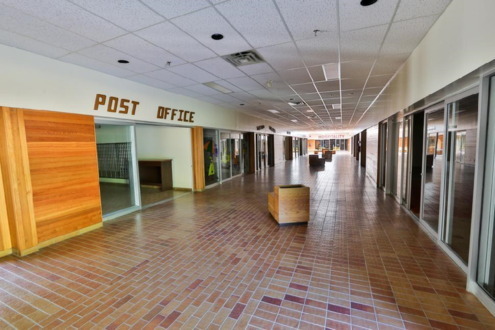 ‘Thị trấn ma’ với hàng trăm căn nhà không người sinh sống nhưng đêm vẫn sáng đèn - 7