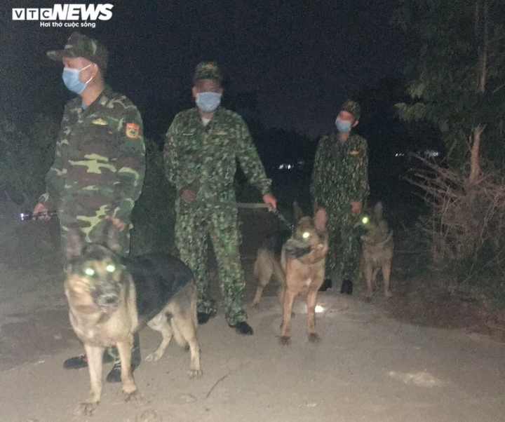 Ảnh: Bộ đội băng rừng, lội suối tạo 'lá chắn thép' ngăn COVID-19 ở vùng biên - 4