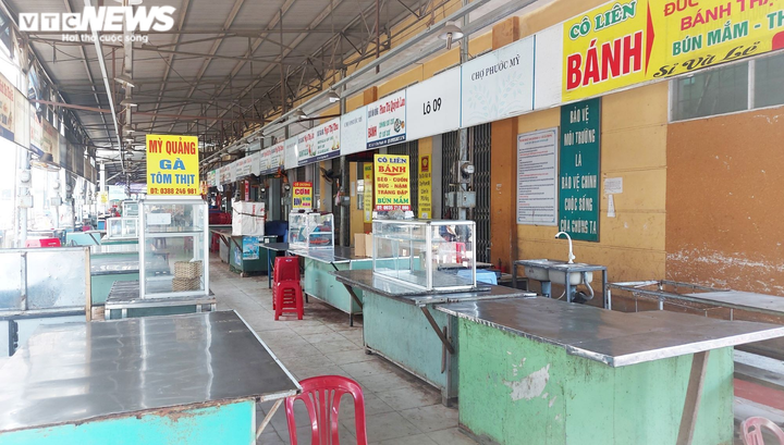 Ảnh: Nữ nhân viên massage ở Đà Nẵng mắc COVID-19, xét nghiệm hơn 500 tiểu thương - 2