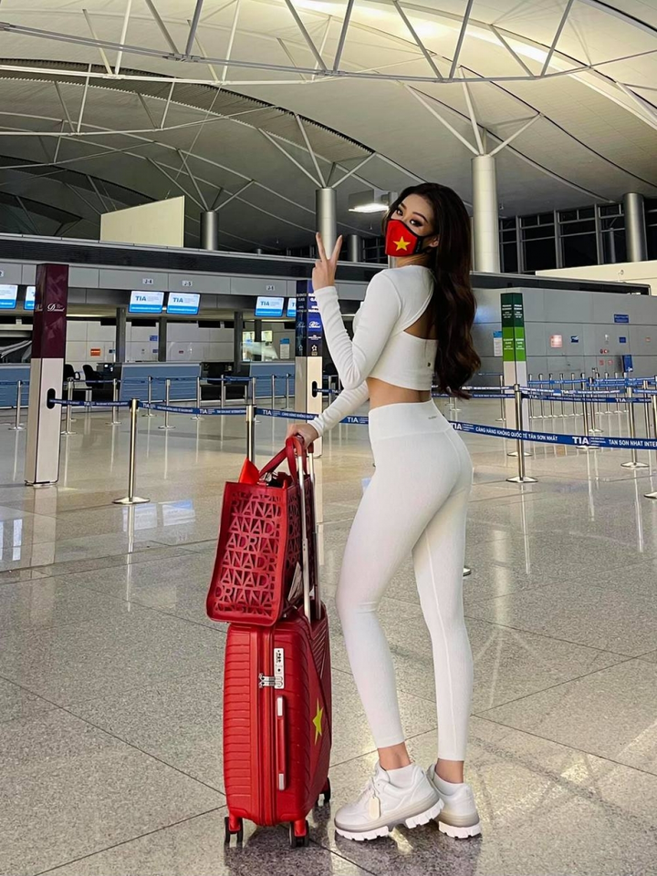 Hoa hậu Khánh Vân và 'chiến thuật váy áo' thông minh khi sang Mỹ - 8