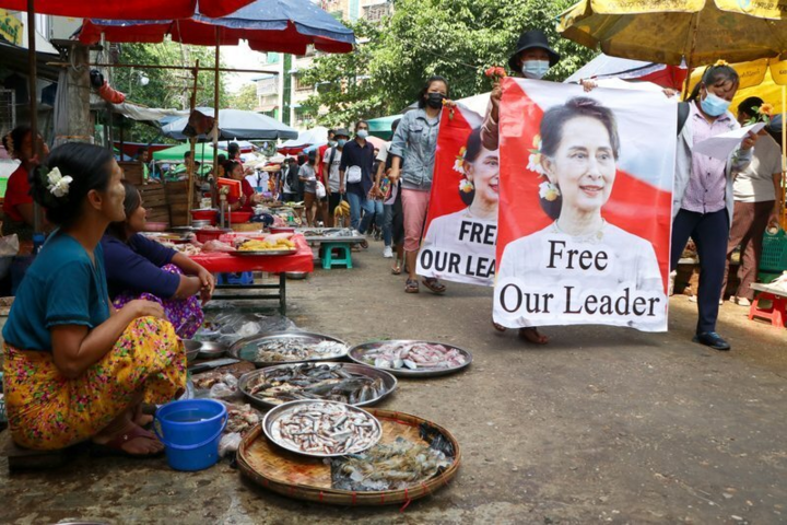 Myanmar cấm truyền hình vệ tinh - 1