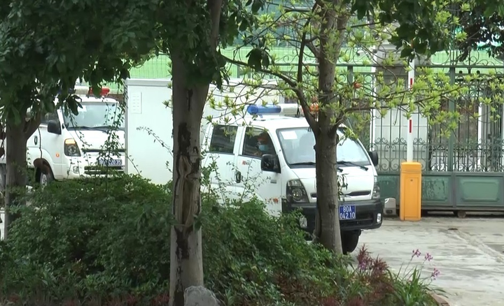 Ảnh: Công an áp giải 14 bị cáo buôn hàng lậu trong đại án Nhật Cường đến tòa - 1