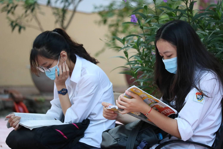 Thi học kỳ trực tuyến: Liệu có khả thi và đánh giá đúng chất lượng học sinh? - 1