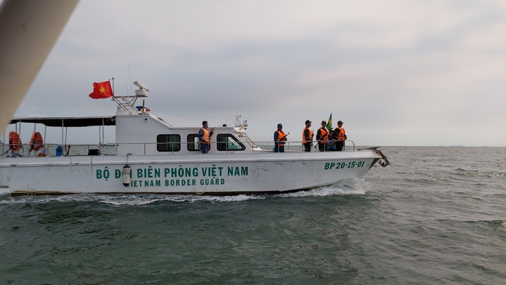 Dân đổ xe cát thì biết ngay, sao để lọt người Trung Quốc cư trú trái phép? - 3