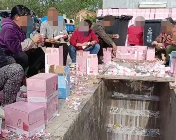 Đổ sữa xuống cống để ủng hộ thần tượng - 'cơn cuồng' trong showbiz Hoa ngữ - 2