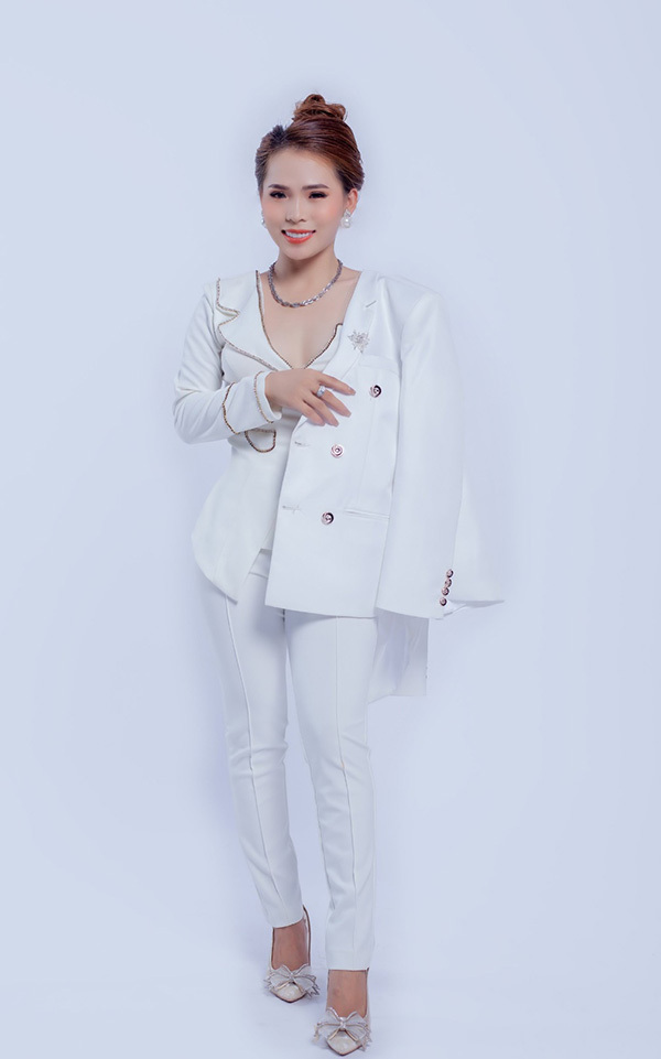 Khánh Ly Boutique bật mí cách phối đồ nữ tính, hiện đại - 1