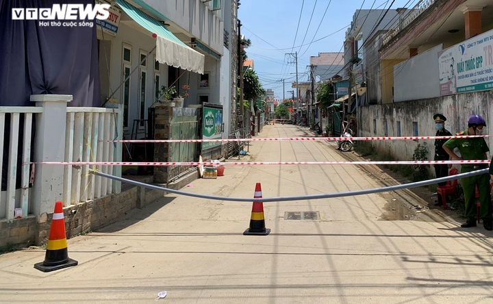 Giám đốc CDC Quảng Ngãi: Phong tỏa diện hẹp, lấy mẫu xét nghiệm diện rộng - 2