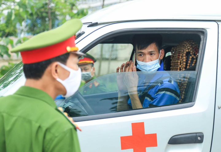 270 người ở Hà Nội từng đến Bệnh viện Bệnh Nhiệt đới Trung ương - 1