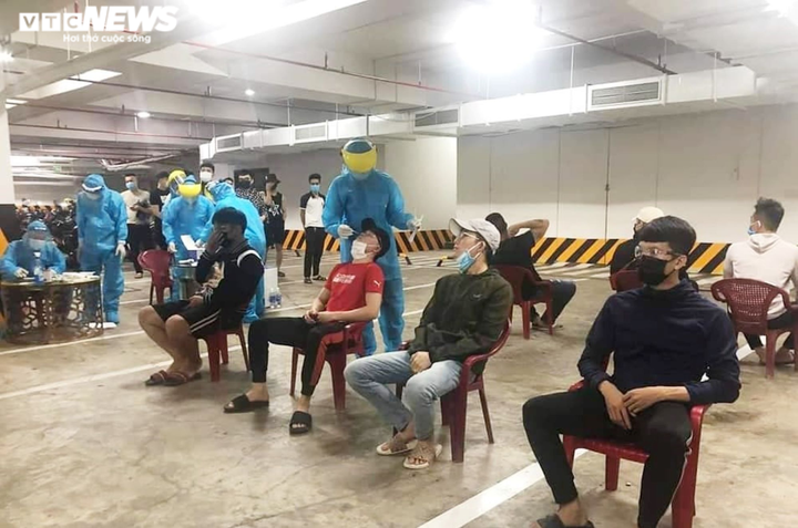 Ảnh: Đà Nẵng xét nghiệm COVID-19 tất cả nhân viên massage, vũ trường, karaoke - 8