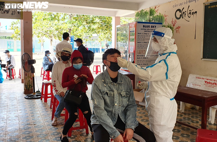Ảnh: Đà Nẵng xét nghiệm COVID-19 tất cả nhân viên massage, vũ trường, karaoke - 5