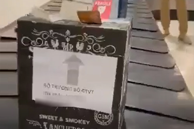 Người 'mạo danh' Bộ trưởng Nguyễn Văn Thể trên thùng rượu gửi lên máy bay là ai? - 1