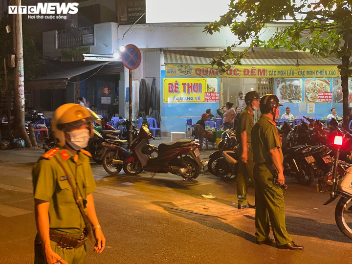 Ảnh: Phong tỏa hiện trường vụ cháy làm 8 người chết ở TP.HCM - 3