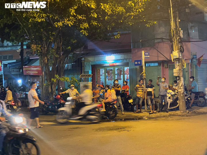 Ảnh: Phong tỏa hiện trường vụ cháy làm 8 người chết ở TP.HCM - 5