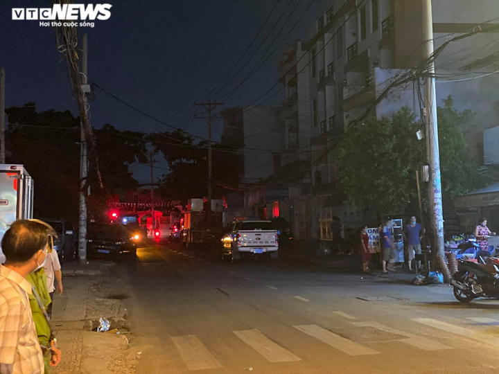 Ảnh: Phong tỏa hiện trường vụ cháy làm 8 người chết ở TP.HCM - 2