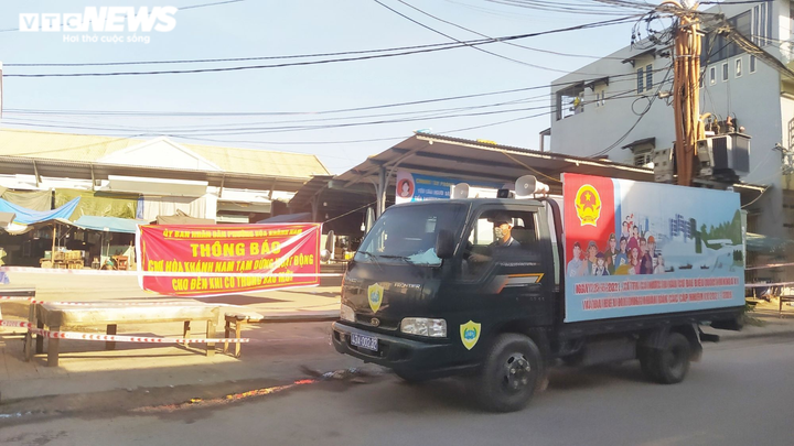 Đà Nẵng: Liên quan ca dương tính SARS-CoV-2, chợ Hòa Khánh Nam bị phong tỏa - 1